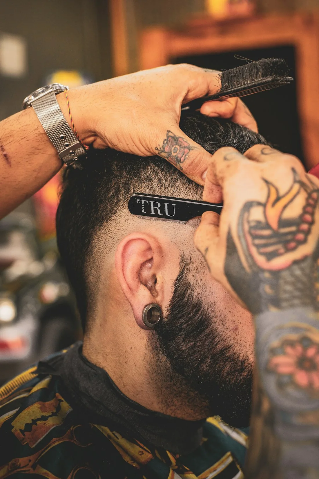 Referência fotográfica de corte com máquina e pente